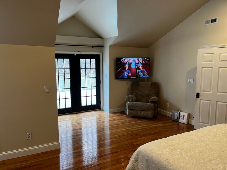 Building Photo - 1838 Oakridge Dr