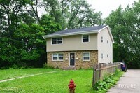 Building Photo - 1209 Circle Terrace Blvd NE