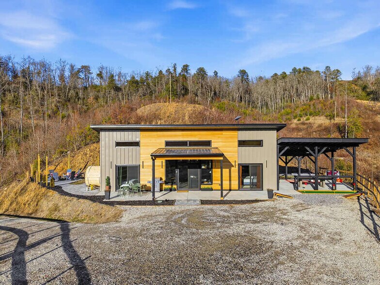 Building Photo - 268 Everett St