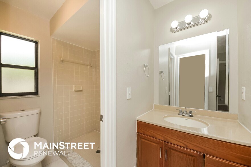 Building Photo - 313 Silk Oak Dr