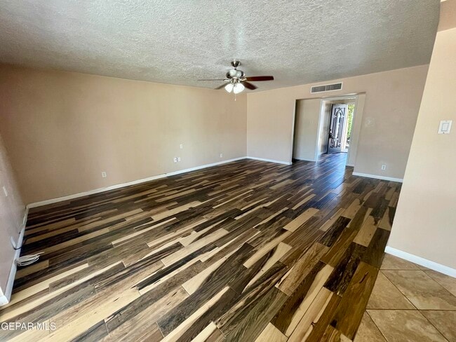 Building Photo - 9004 Lait Dr