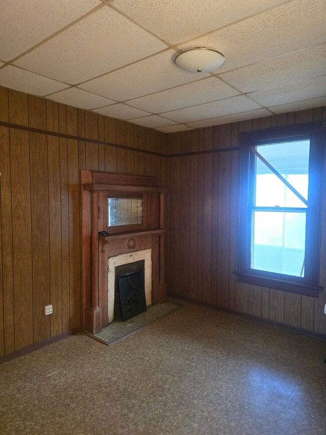 Building Photo - Charming and affordable