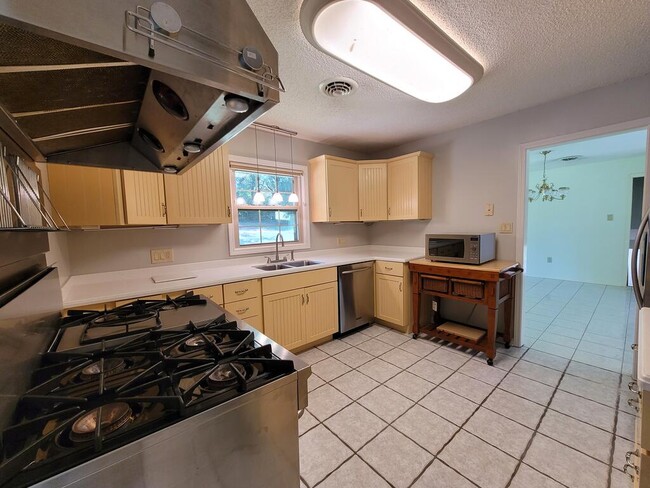 Building Photo - 133 Glenrochie Dr