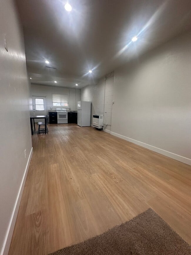 Building Photo - ALL utilities included in this 2 Bedroom 1...