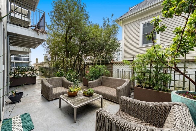 Building Photo - 2121 Laguna St