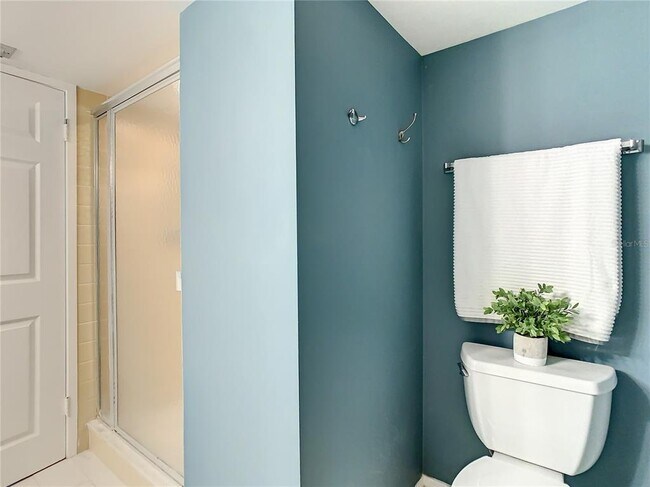 Building Photo - 7400 Sun Island Dr S