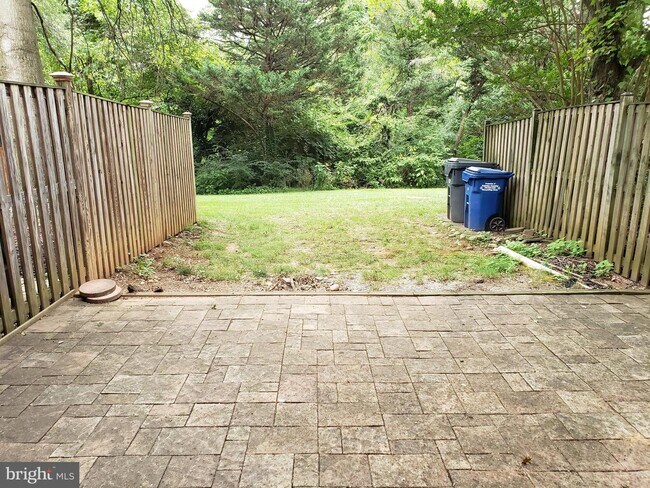 Building Photo - 5771 Heritage Hill Dr