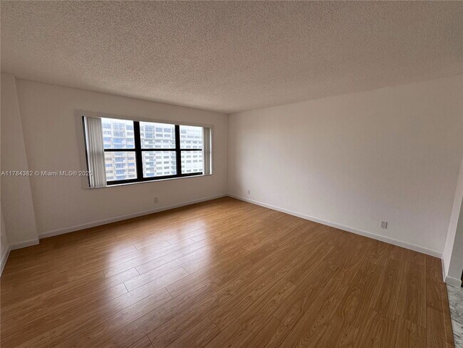 Building Photo - 5000 N Ocean Blvd