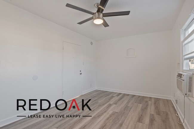 Building Photo - Bright and Welcoming One Bedroom Featuring...