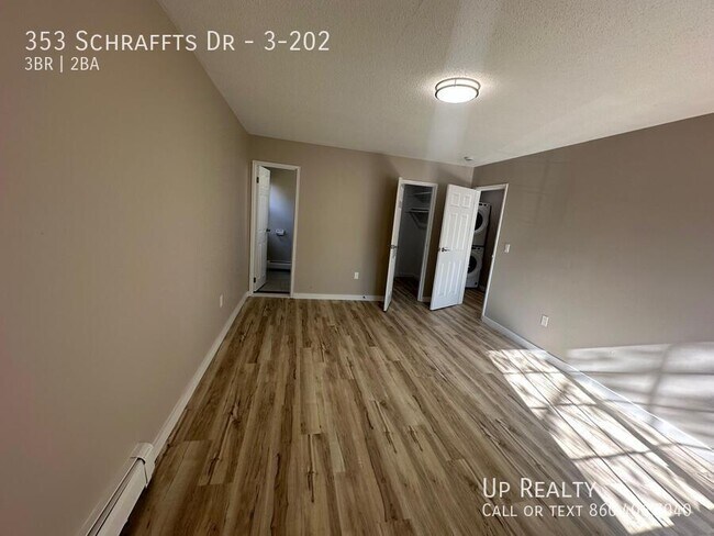 Building Photo - 353 Schraffts Dr