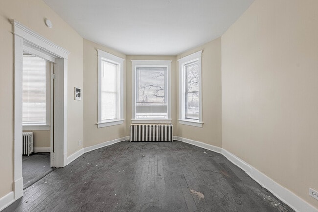 Building Photo - 758 W 71st St