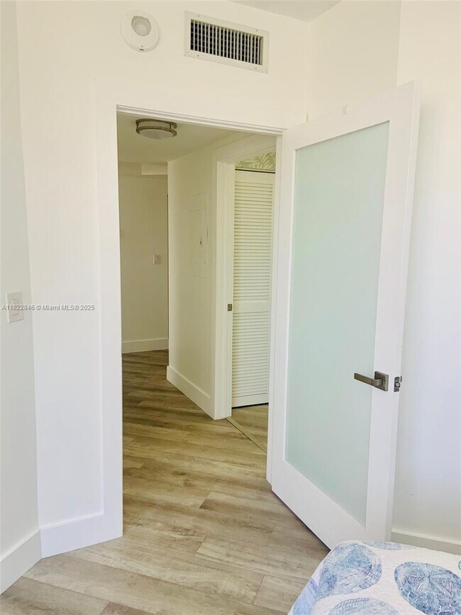Building Photo - 6422 Collins Ave