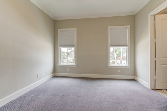 Building Photo - 6706 Morningside Dr