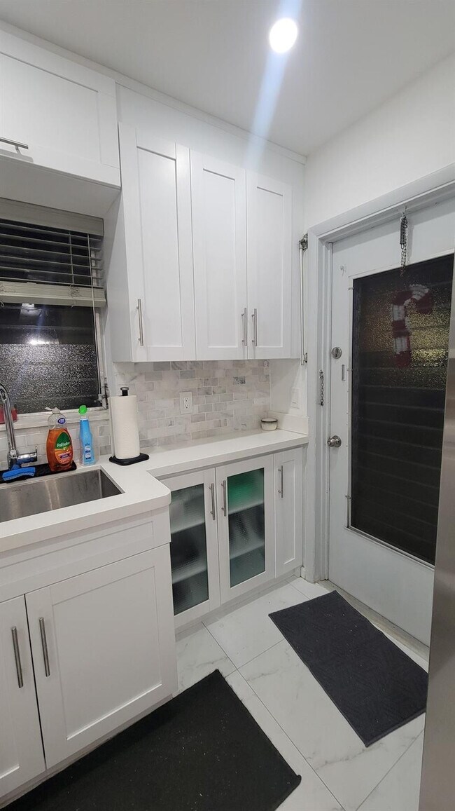 Building Photo - 3701 Tyler St