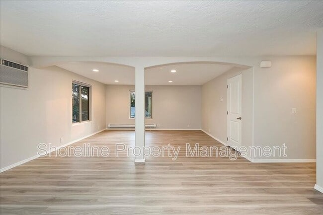 Building Photo - 2085 Brittany Ln