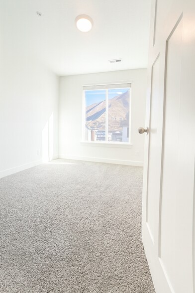 Building Photo - 4777 Alder Dr