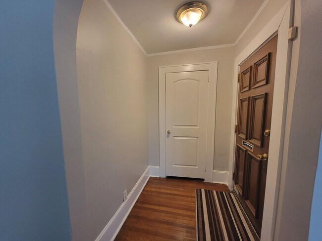 Building Photo - No Luxury Bells and Whistles But a Nice Cl...