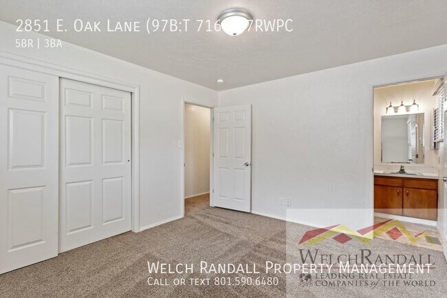 Building Photo - 2851 E Oak Ln