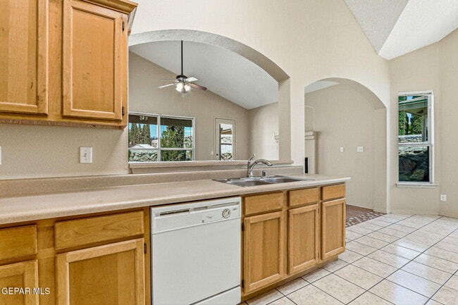 Building Photo - 1445 Paseo De Flor St