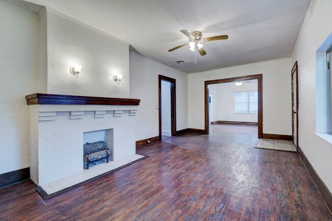 Building Photo - 1328 NE 8th St