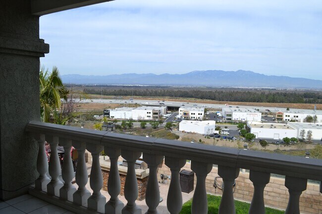 Building Photo - HOME WITH VIEW CORONA