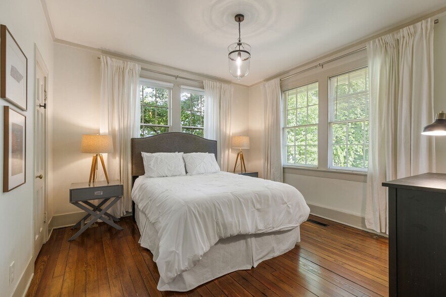 Building Photo - 2018 Sweetbriar Ave