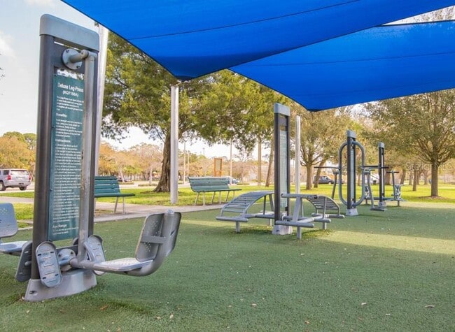 Building Photo - 1635 58th Terrace S