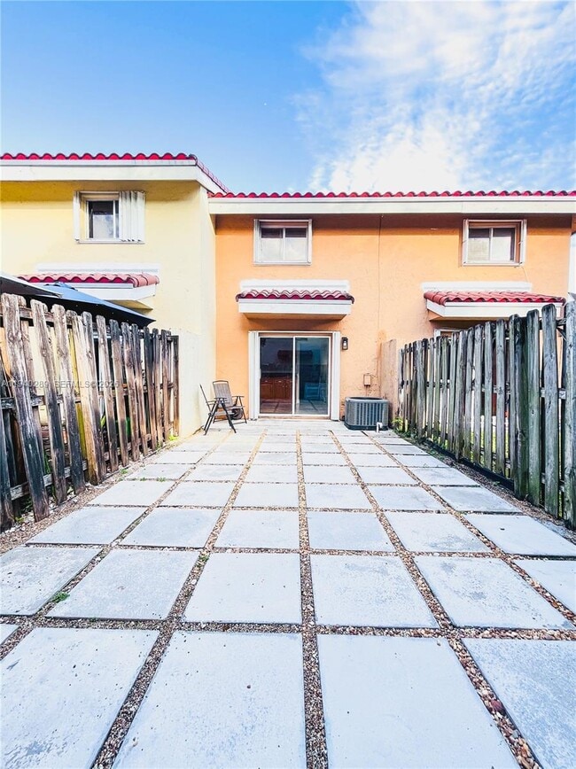 Building Photo - 560 NW 82nd Pl