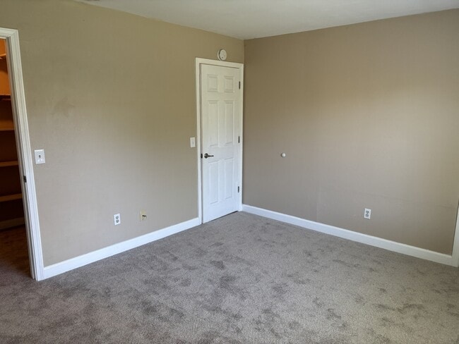 Building Photo - 954 Emily Ave