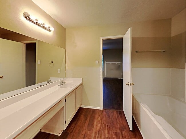 Building Photo - 4135 President's Dr S