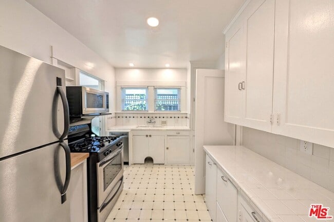 Building Photo - 942 Lincoln Blvd