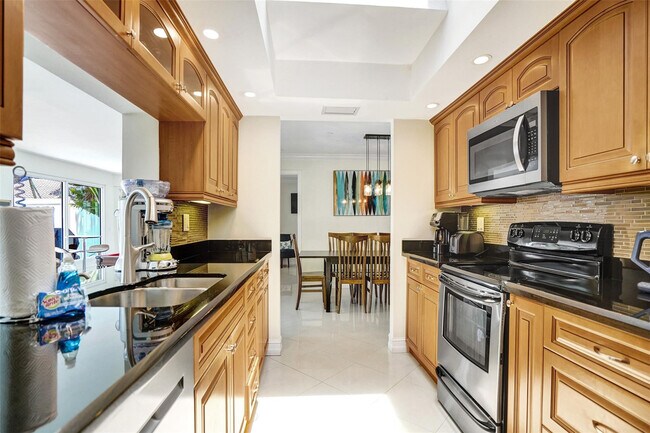 Building Photo - 2051 Coral Reef Dr