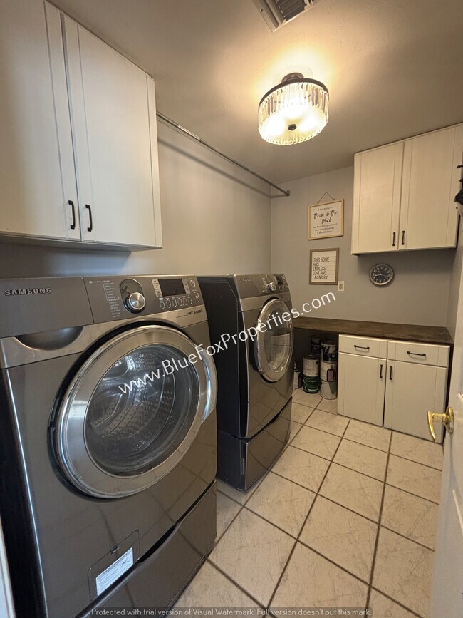 Building Photo - 7180 W Maple Ridge Dr