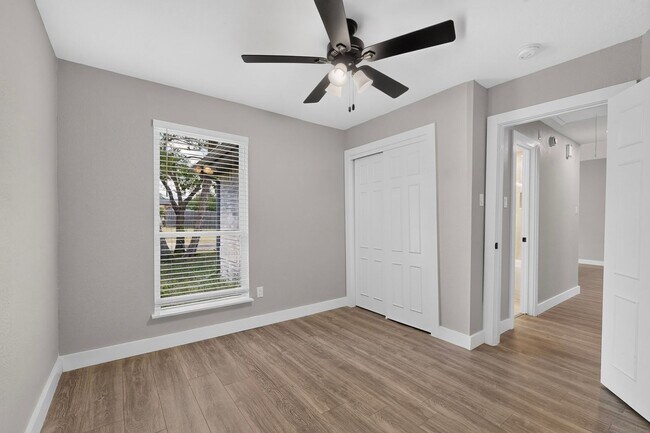 Building Photo - 3604 Lily Ln