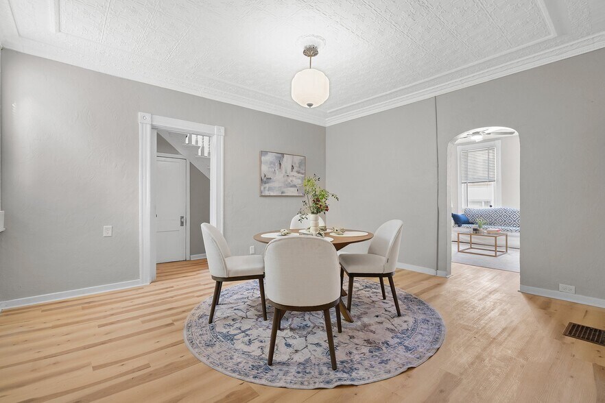 Building Photo - 1123 Brabec St