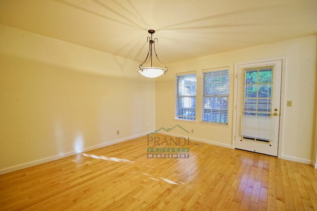 Building Photo - 5 Partridge Ct