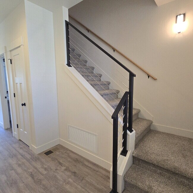 Building Photo - Move-in ready! 4 bedroom house with 3 car ...