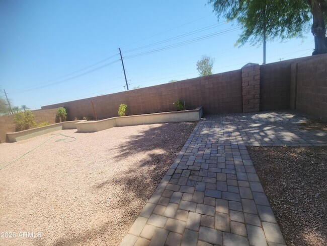 Building Photo - 5511 S 15th Way