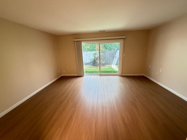 Building Photo - 3 Bed 2 Bath Duplex W/ Garage In Moraga