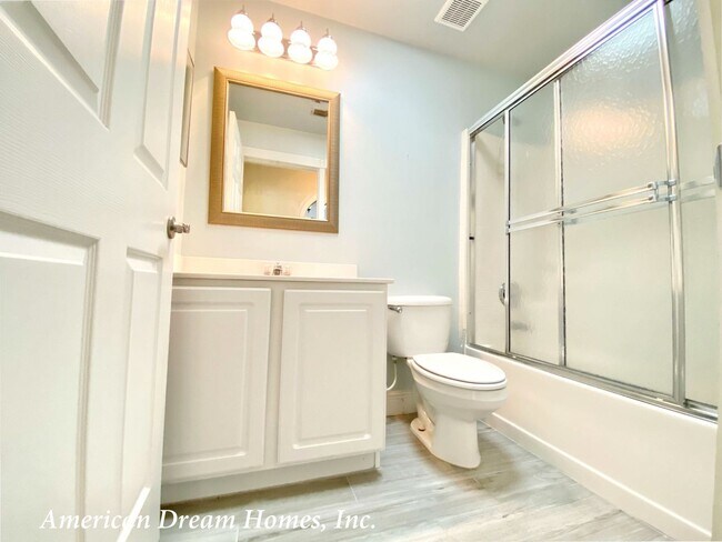 Building Photo - Wonderful Home in Andover Lakes!