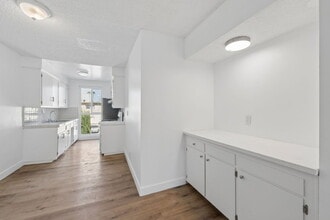 Building Photo - 6828 Fulton Ave