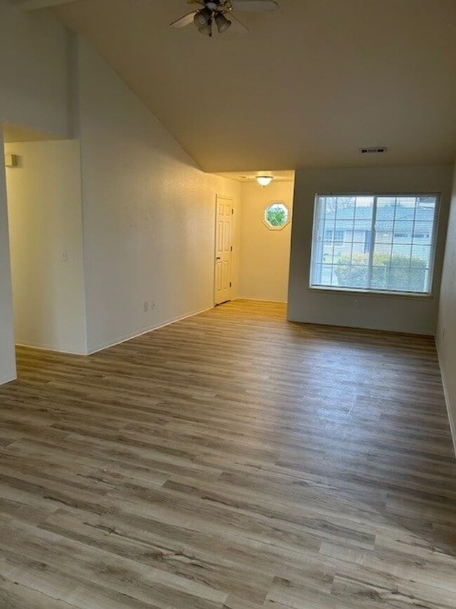 Building Photo - 3 Bedroom 2 Bath House