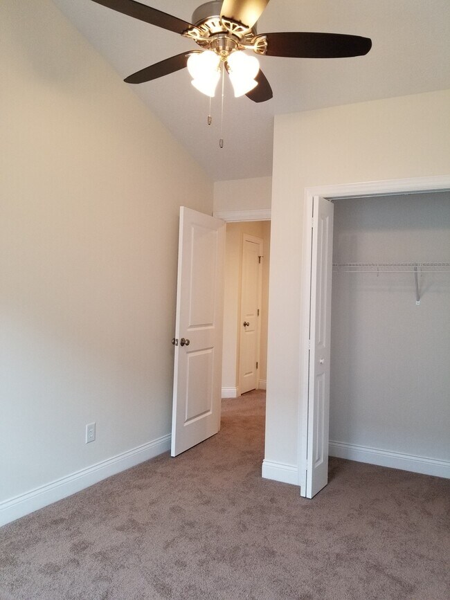 Building Photo - GREAT 3 BED 2 BATH CONDO!!!