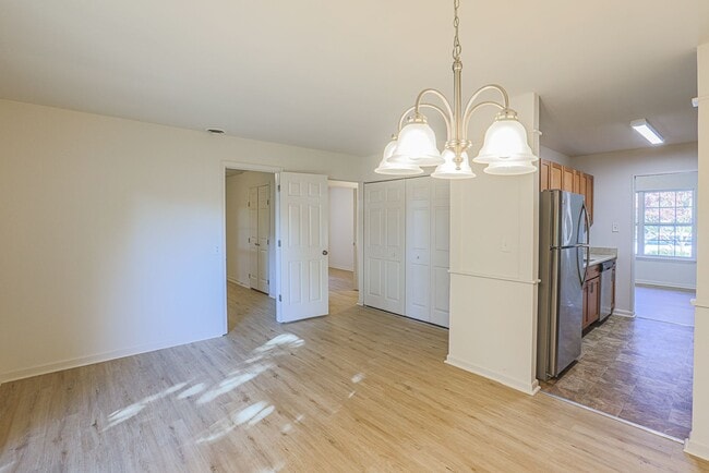 Building Photo - 821 Johahn Dr