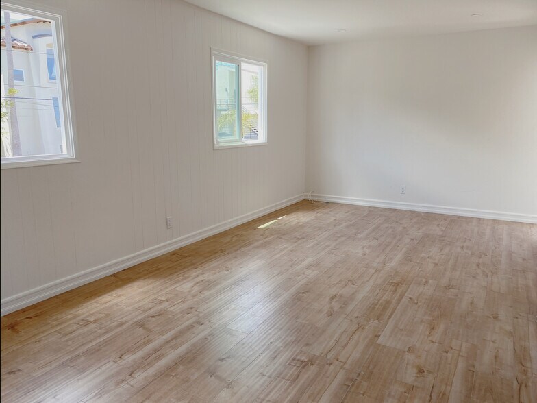 Large living room - 1154 Cypress Ave