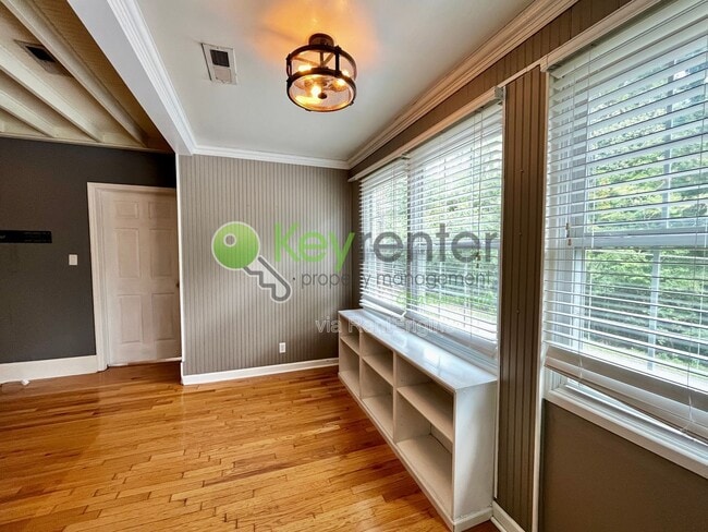 Building Photo - 904 Boylston St