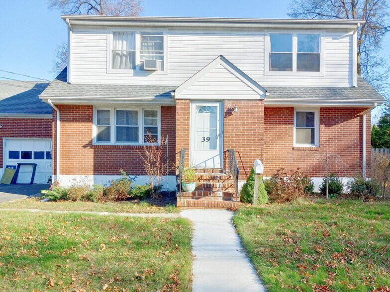 Primary Photo - 39 N Vivyen St
