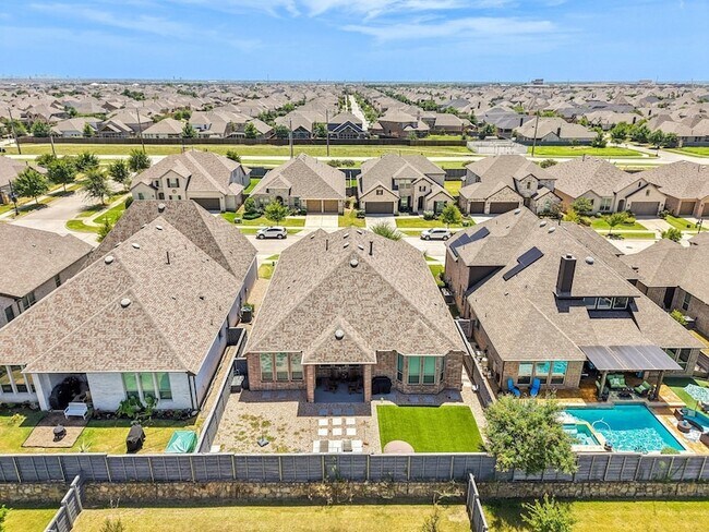 Building Photo - 847 Longbranch Way