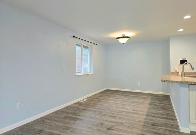 Building Photo - 3 Bedroom Home in Marysville Available Now