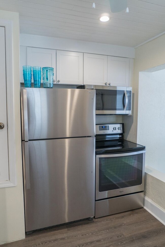 Building Photo - Beautiful Three Bedroom with Private Beach...
